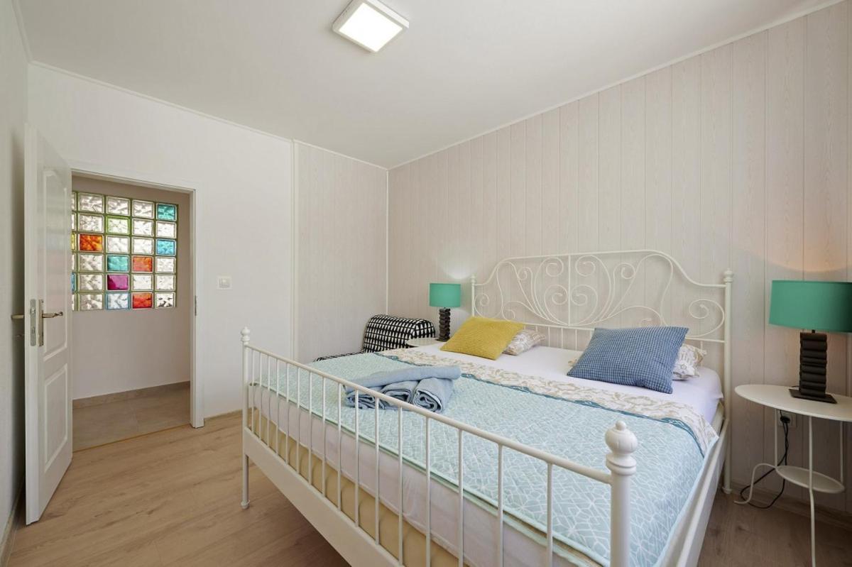 Smuketa In Trogir Haus Fuer 4 Personen Villa Exterior foto