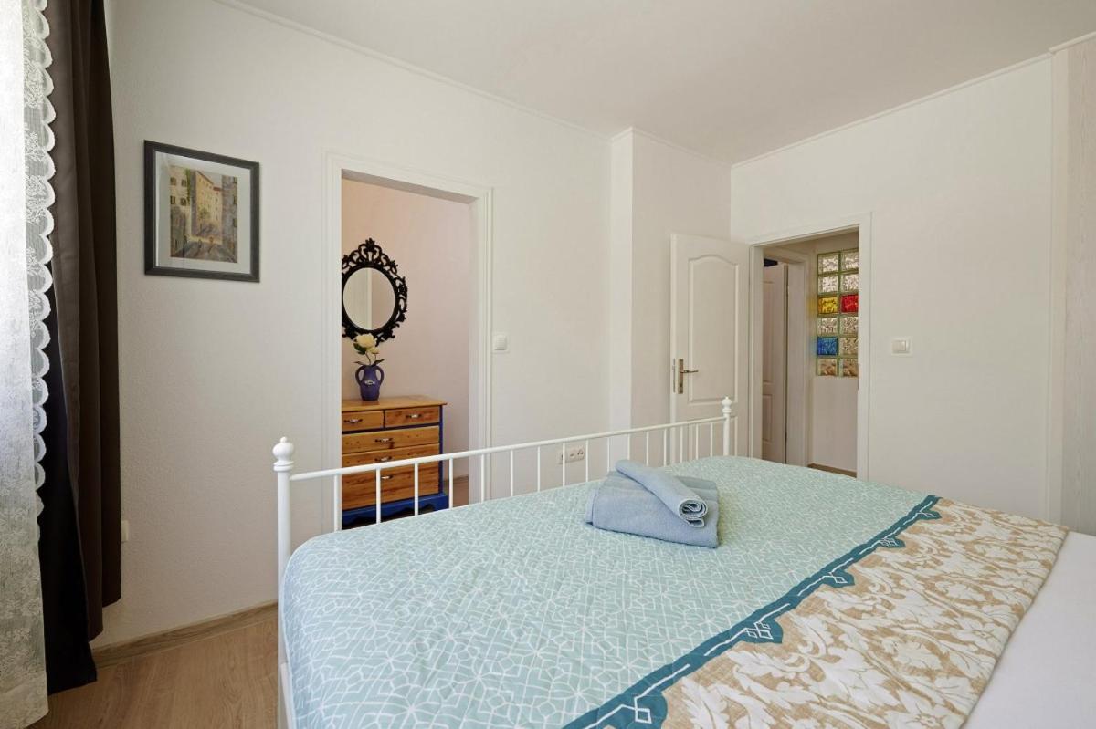 Smuketa In Trogir Haus Fuer 4 Personen Villa Exterior foto