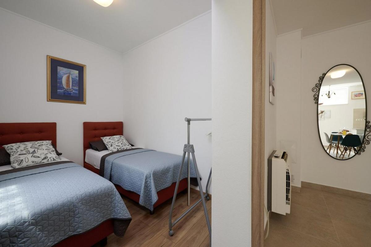 Smuketa In Trogir Haus Fuer 4 Personen Villa Exterior foto