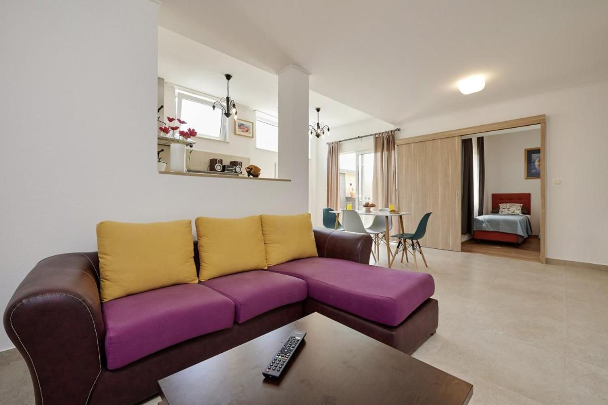 Smuketa In Trogir Haus Fuer 4 Personen Villa Exterior foto