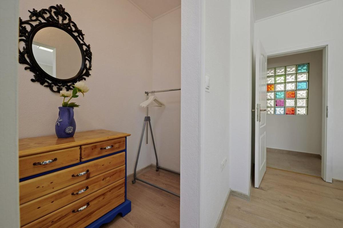 Smuketa In Trogir Haus Fuer 4 Personen Villa Exterior foto